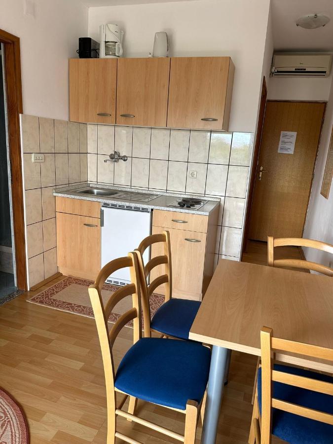 Apartmani Karlobag Exteriér fotografie